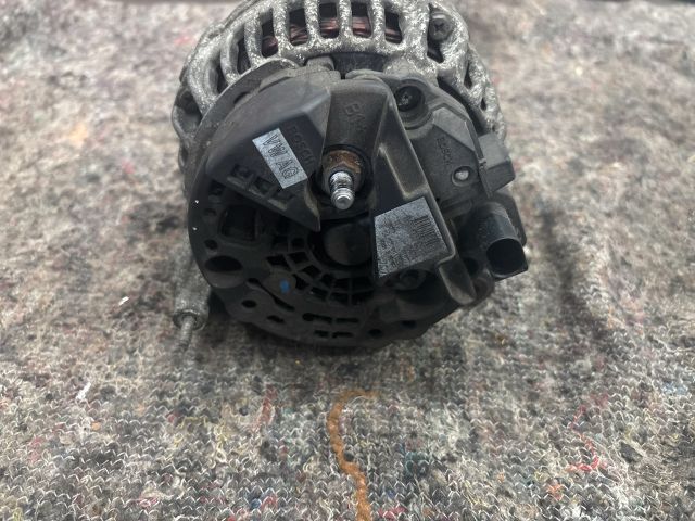 bontott VW GOLF V Generátor