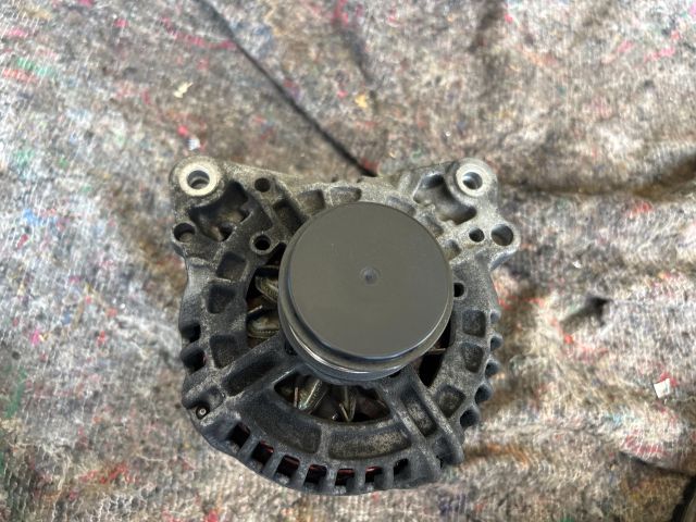 bontott VW GOLF V Generátor