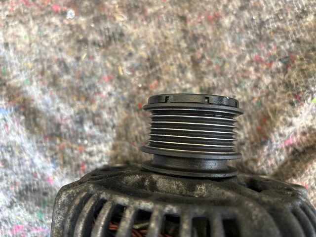 bontott VW GOLF V Generátor