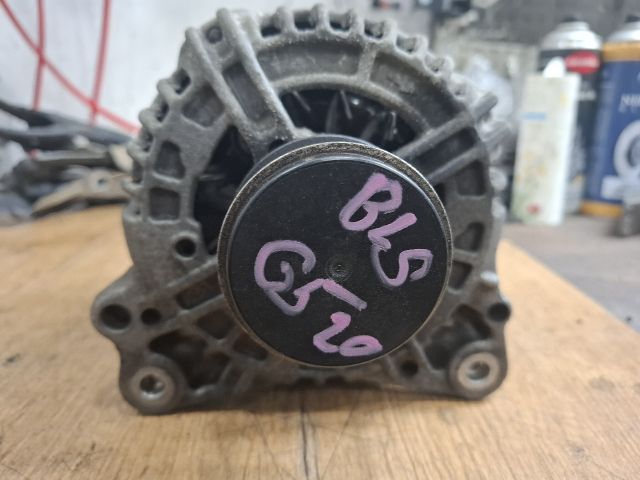 bontott VW GOLF V Generátor