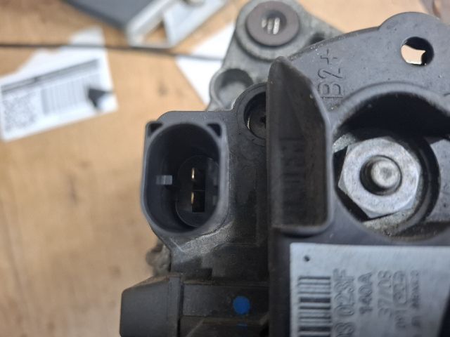 bontott VW GOLF V Generátor