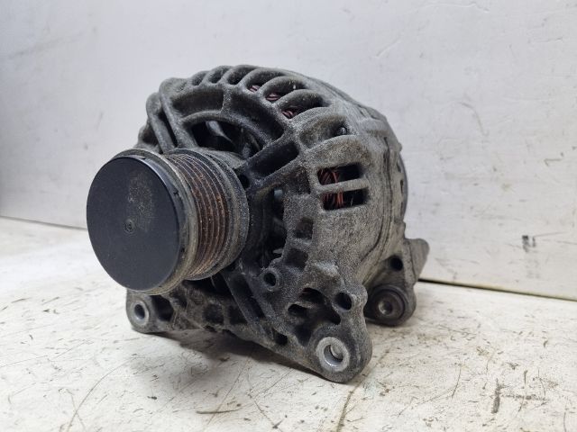 bontott VW GOLF V Generátor