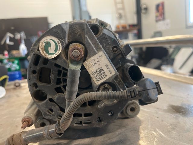 bontott VW GOLF V Generátor