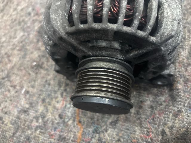 bontott VW GOLF V Generátor