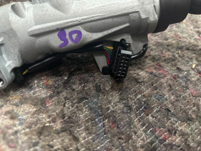 bontott VW GOLF V Gyújtáskapcsoló Házzal