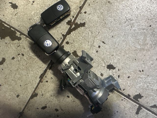 bontott VW GOLF V Gyújtáskapcsoló Házzal