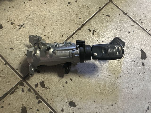 bontott VW GOLF V Gyújtáskapcsoló Házzal