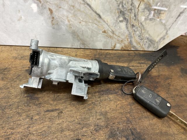 bontott VW GOLF V Gyújtáskapcsoló Házzal