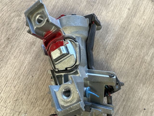 bontott VW GOLF V Gyújtáskapcsoló Házzal