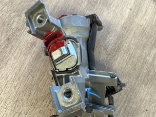 bontott VW GOLF V Gyújtáskapcsoló Házzal