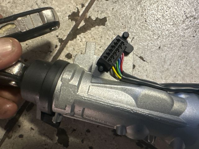 bontott VW GOLF V Gyújtáskapcsoló Házzal