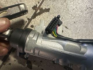 bontott VW GOLF V Gyújtáskapcsoló Házzal