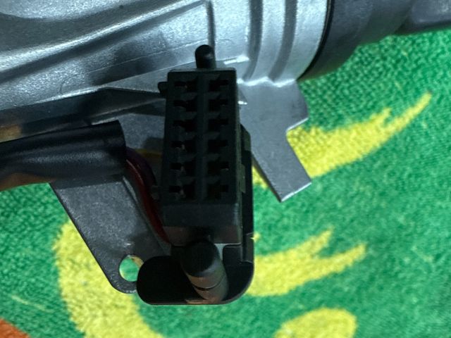 bontott VW GOLF V Gyújtáskapcsoló Házzal