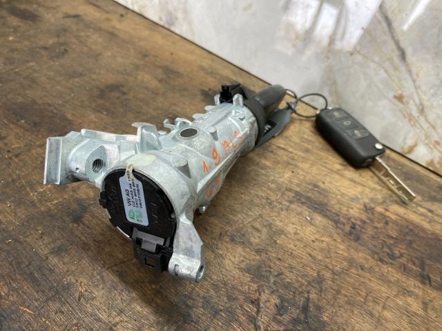 bontott VW GOLF V Gyújtáskapcsoló Házzal