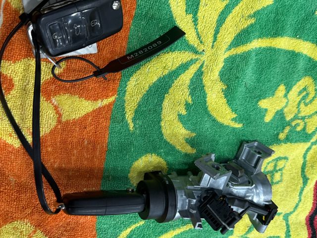 bontott VW GOLF V Gyújtáskapcsoló Házzal