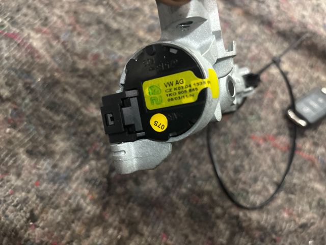 bontott VW GOLF V Gyújtáskapcsoló Házzal