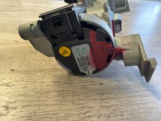 bontott VW GOLF V Gyújtáskapcsoló Házzal