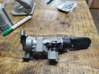 bontott VW GOLF V Gyújtáskapcsoló Házzal