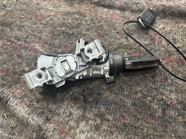 bontott VW GOLF V Gyújtáskapcsoló Házzal