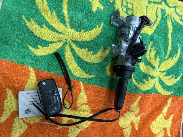 bontott VW GOLF V Gyújtáskapcsoló Házzal