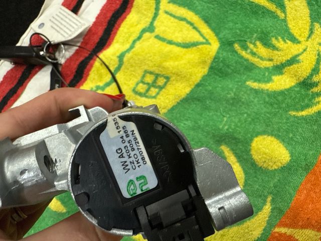 bontott VW GOLF V Gyújtáskapcsoló Házzal