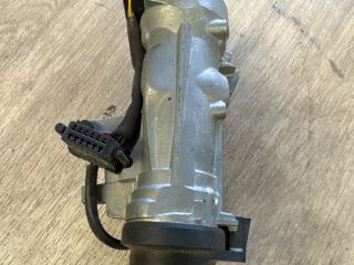 bontott VW GOLF V Gyújtáskapcsoló Házzal