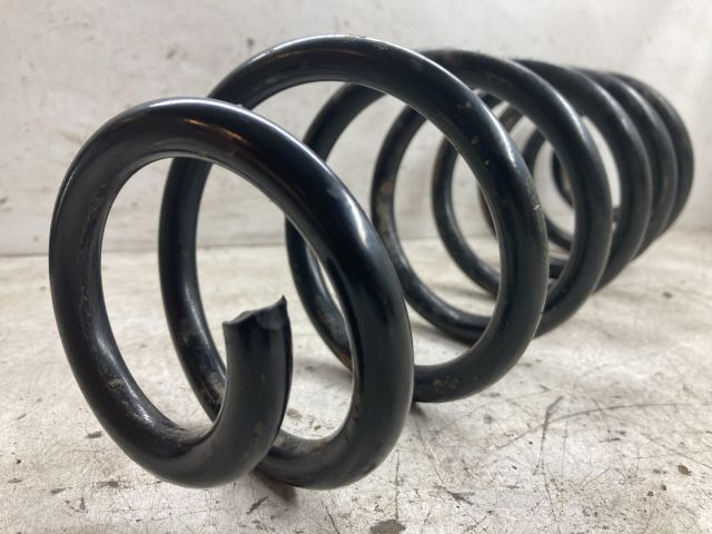 bontott VW GOLF V Hátsó Rugó