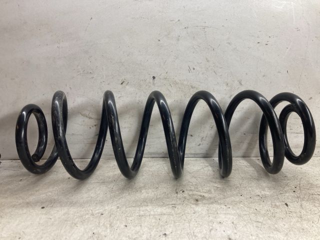 bontott VW GOLF V Hátsó Rugó