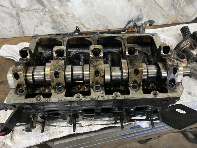 bontott VW GOLF V Hengerfej