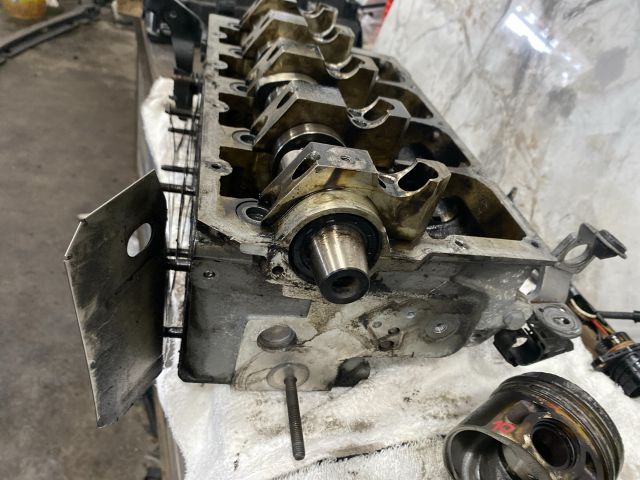 bontott VW GOLF V Hengerfej