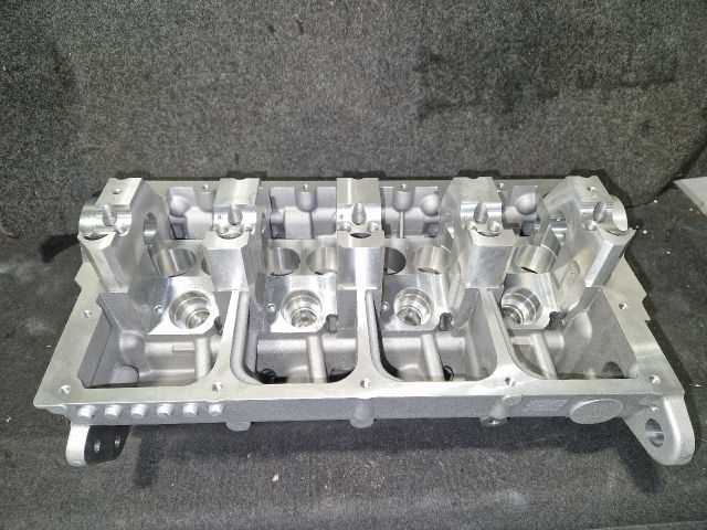 bontott VW GOLF V Hengerfej