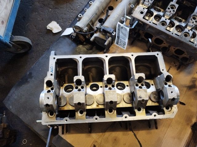 bontott VW GOLF V Hengerfej