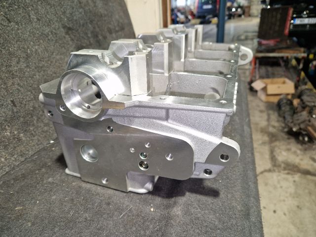 bontott VW GOLF V Hengerfej