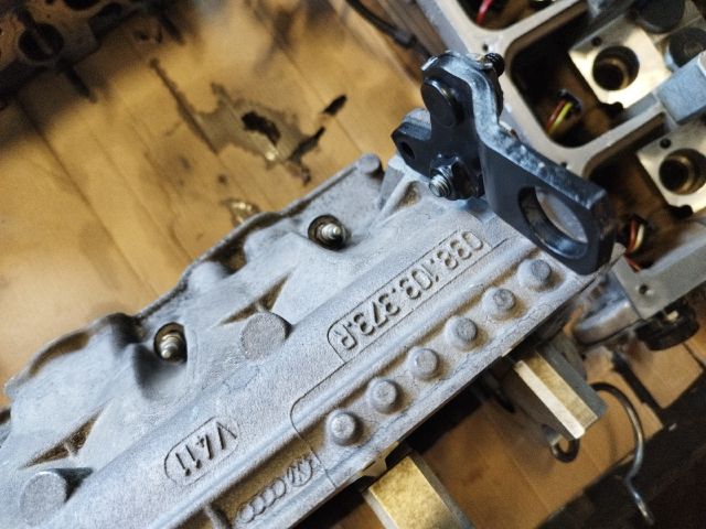 bontott VW GOLF V Hengerfej