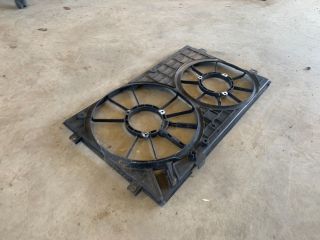 bontott VW GOLF V Hűtőventilátor Keret