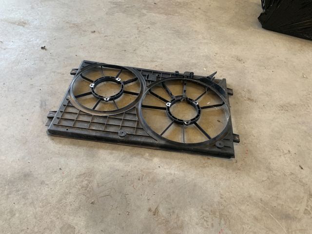 bontott VW GOLF V Hűtőventilátor Keret