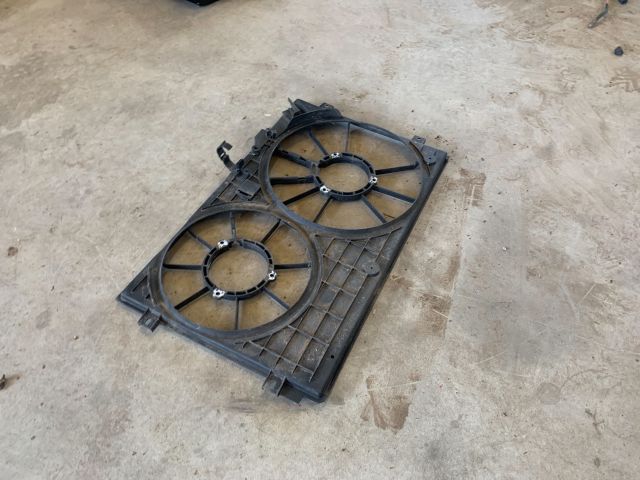 bontott VW GOLF V Hűtőventilátor Keret