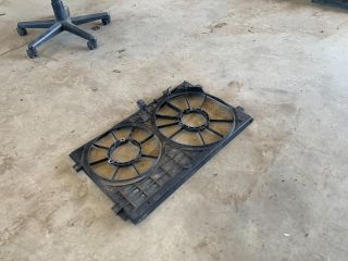 bontott VW GOLF V Hűtőventilátor Keret