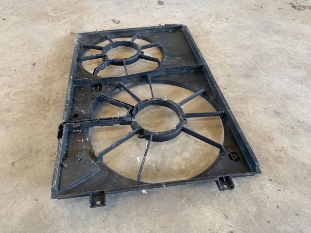 bontott VW GOLF V Hűtőventilátor Keret