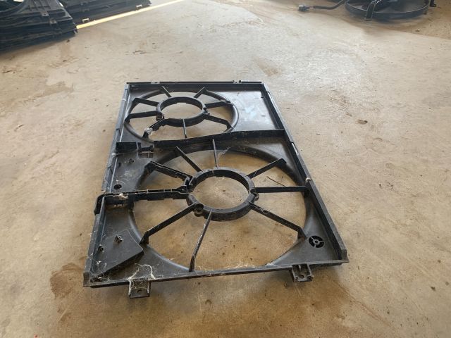 bontott VW GOLF V Hűtőventilátor Keret