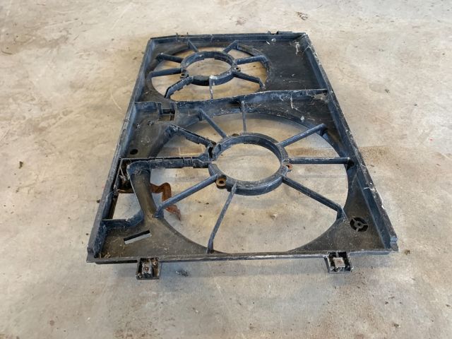 bontott VW GOLF V Hűtőventilátor Keret