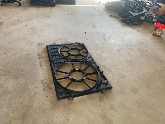 bontott VW GOLF V Hűtőventilátor Keret