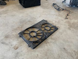 bontott VW GOLF V Hűtőventilátor Keret