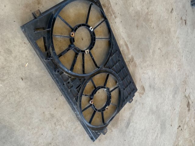 bontott VW GOLF V Hűtőventilátor Keret