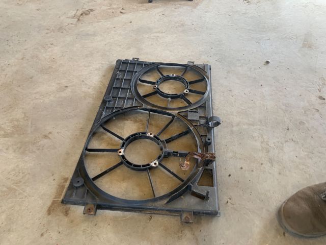 bontott VW GOLF V Hűtőventilátor Keret