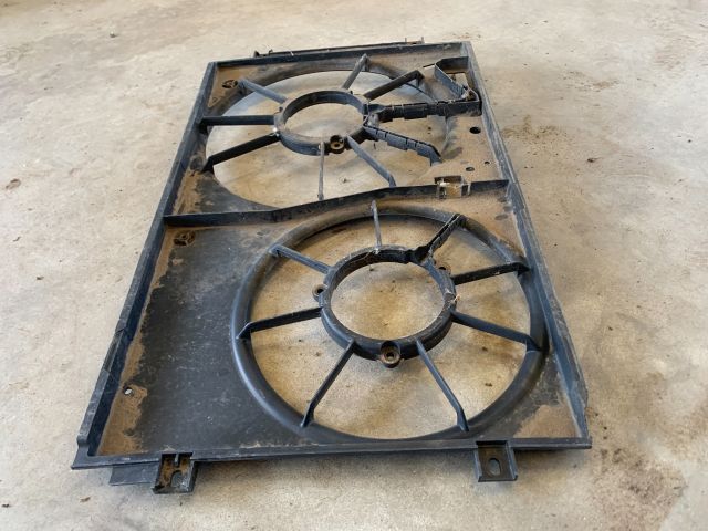 bontott VW GOLF V Hűtőventilátor Keret