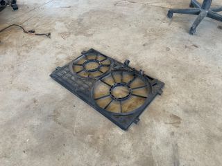 bontott VW GOLF V Hűtőventilátor Keret