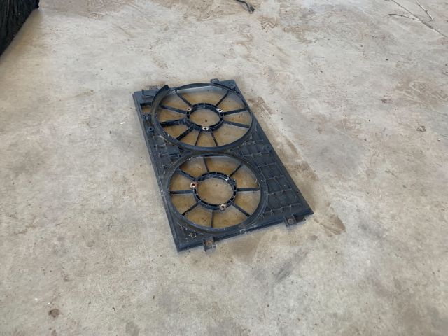 bontott VW GOLF V Hűtőventilátor Keret