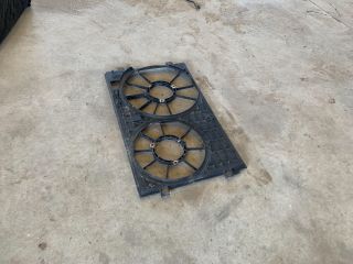 bontott VW GOLF V Hűtőventilátor Keret