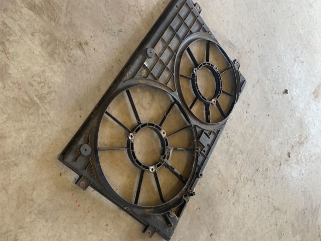 bontott VW GOLF V Hűtőventilátor Keret